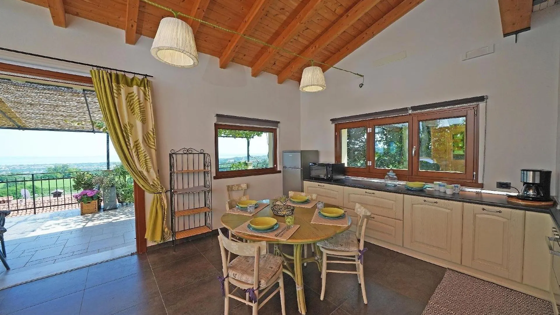 Apartment Wohnung Mit Blick Auf Den Gardasee Castello  Italy