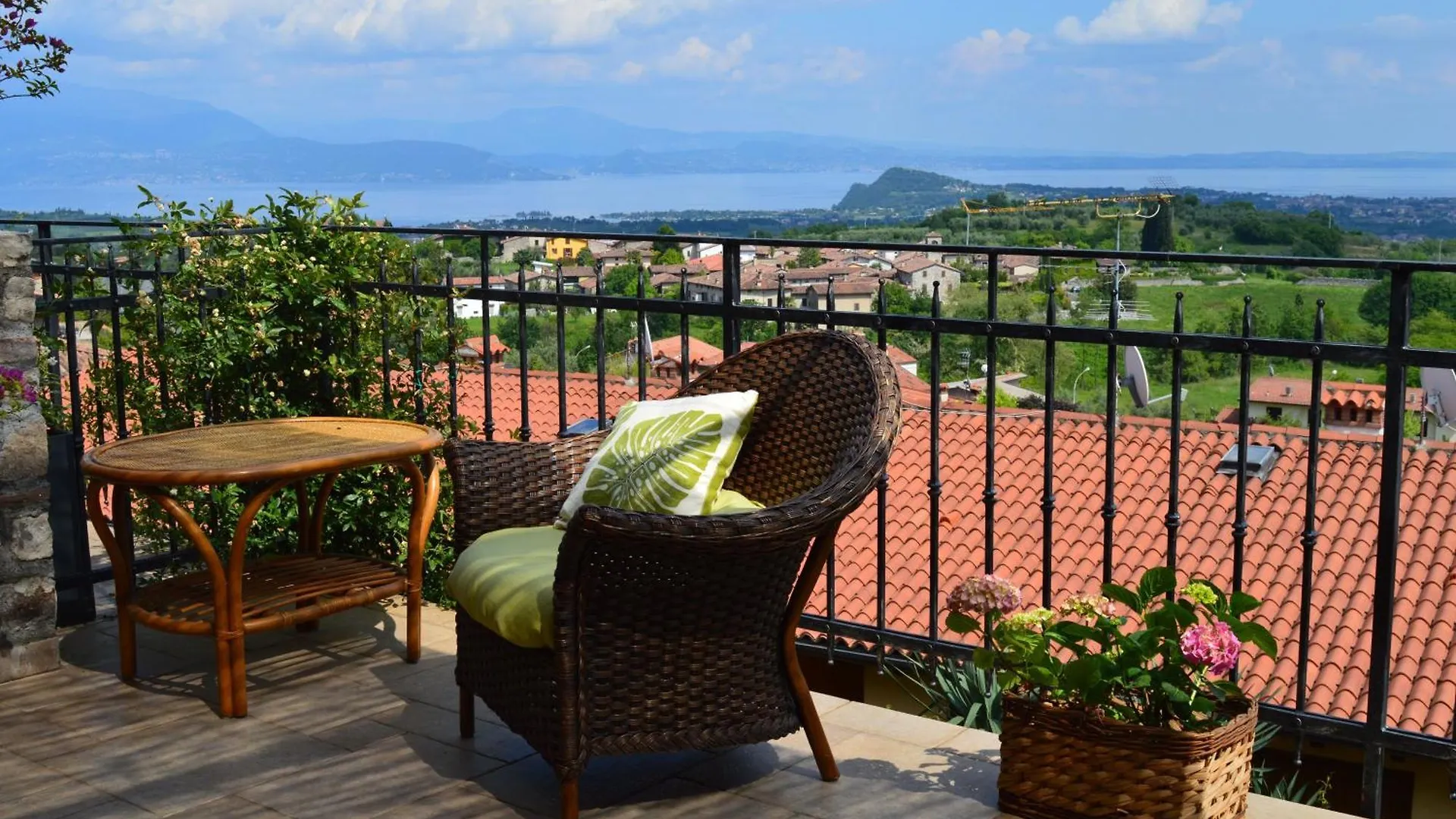 Wohnung Mit Blick Auf Den Gardasee Castello  Italy