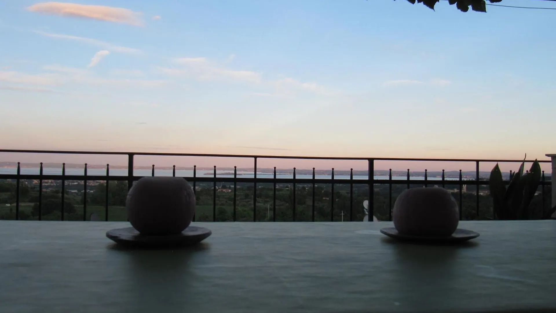 Apartment Wohnung Mit Blick Auf Den Gardasee Castello  Italy