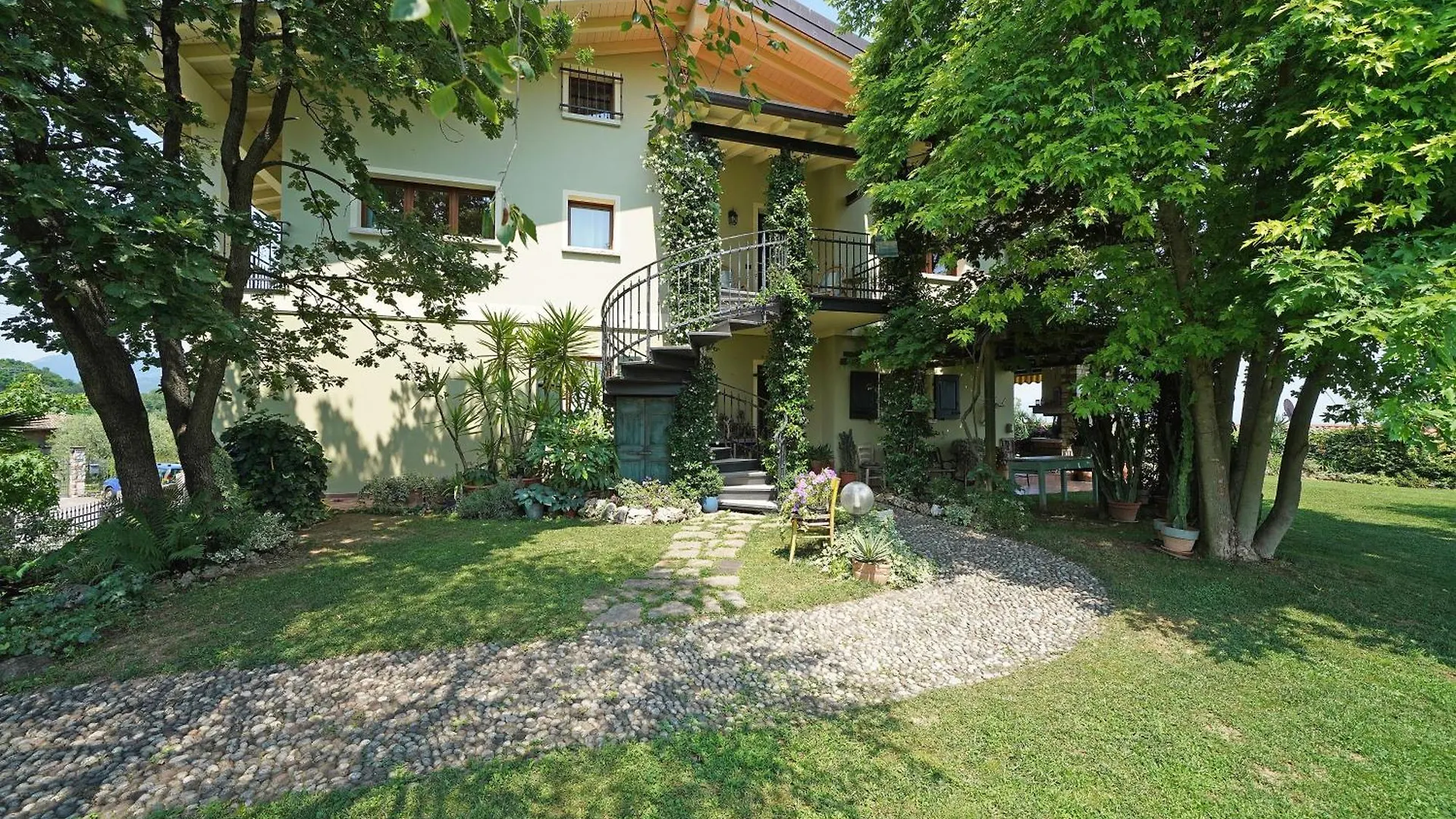 Wohnung Mit Blick Auf Den Gardasee Castello